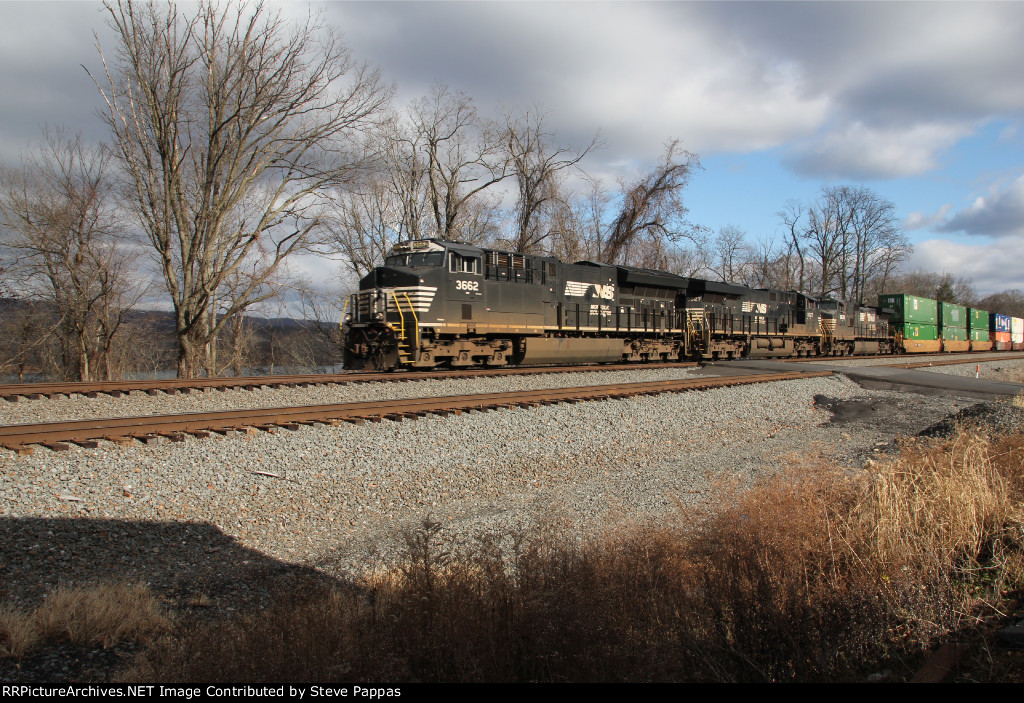 NS 3662 takes train 21E through Cove PA, MP116